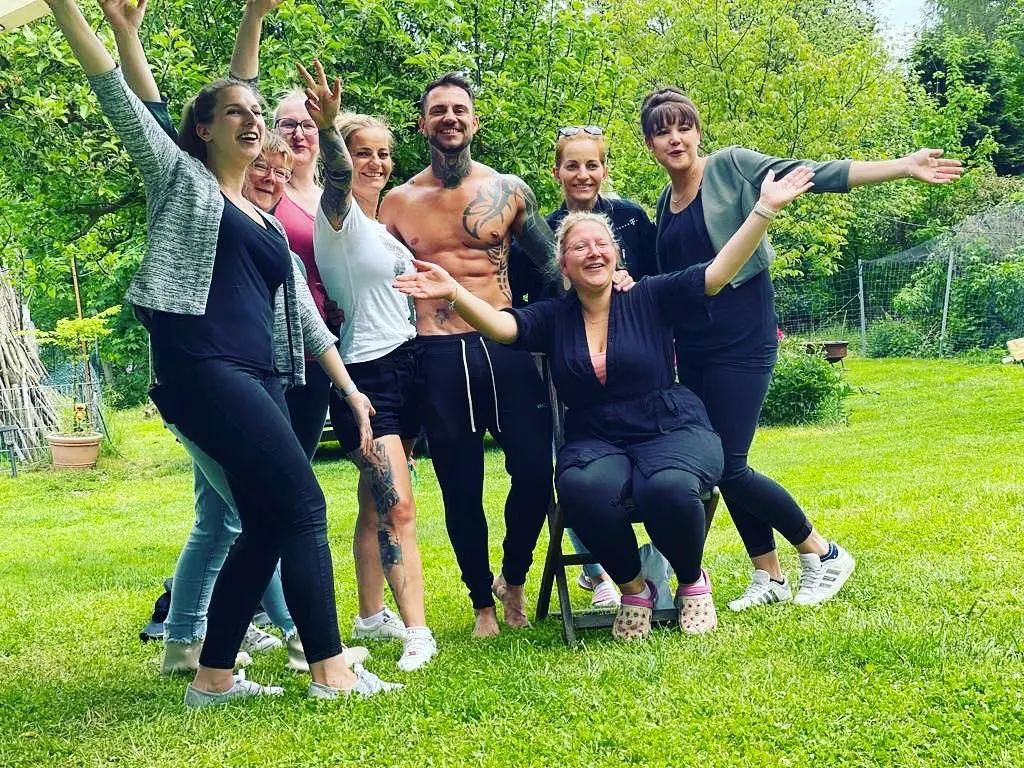 Junggesellinnenabschied mit Stripper